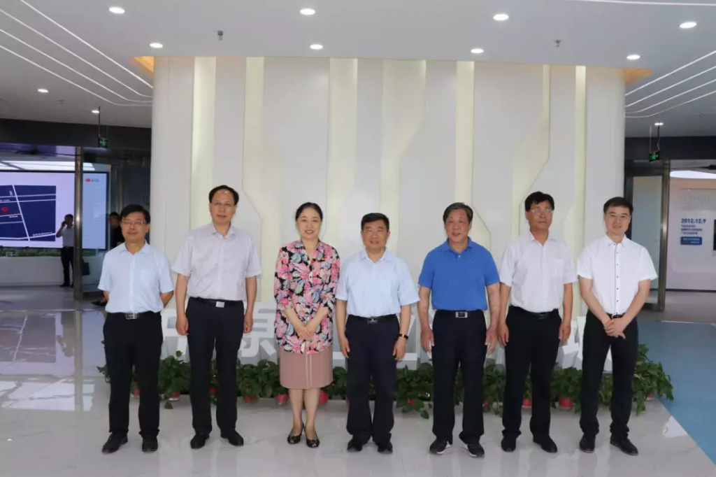 省政協副主席龔立群一行蒞臨中原工業設計城參觀指導