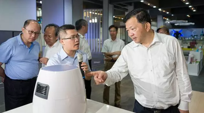 【廣東·佛山】廣東省委常委、宣傳部部長(zhǎng)慎海雄一行考察廣東工業(yè)設(shè)計(jì)城