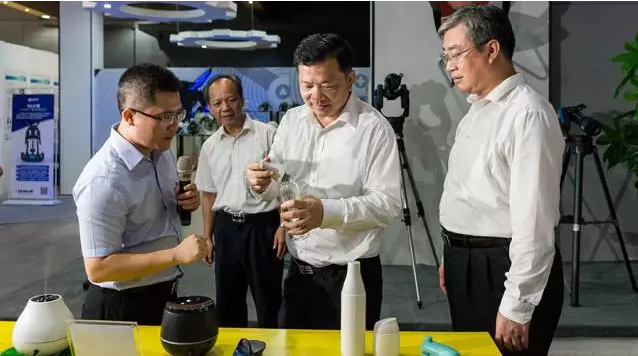 【廣東·佛山】廣東省委常委、宣傳部部長(zhǎng)慎海雄一行考察廣東工業(yè)設(shè)計(jì)城