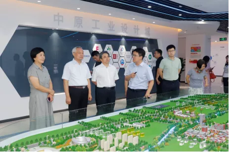 省政協常委、省政協港澳臺僑和外事委員會主任楊京偉一行蒞臨中原工業設計城參觀考察