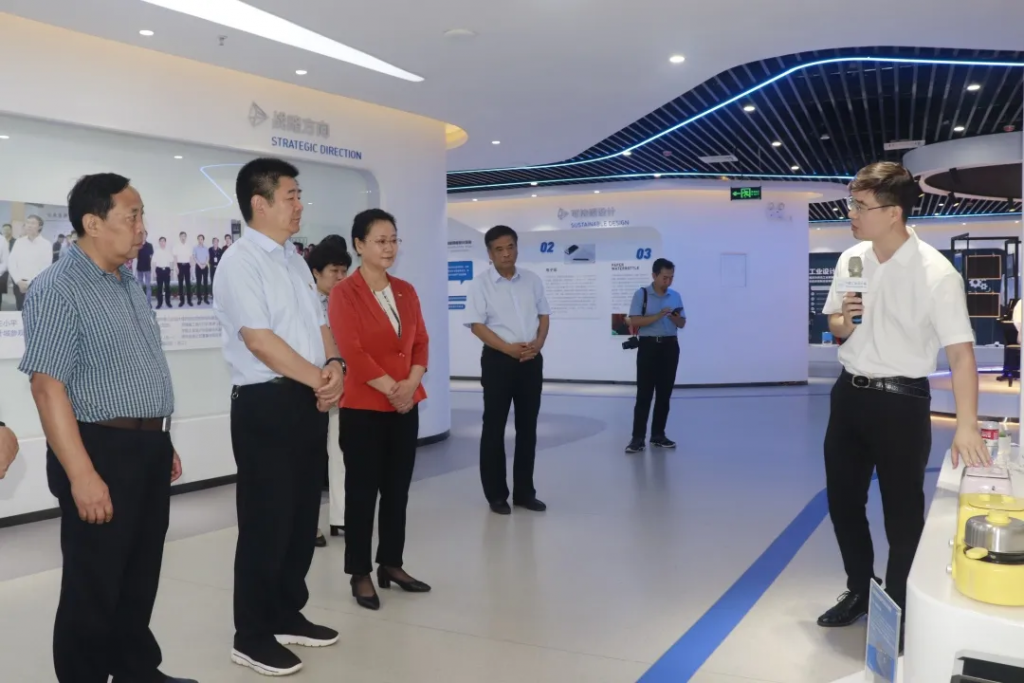 安陽市人大常委會黨組書記、主任徐家平蒞臨設計城參觀考察