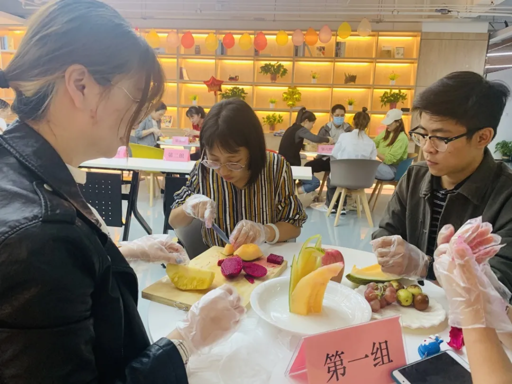 猜燈謎、拼果盤，中原工業設計城的這場迎國慶中秋雙節活動氛圍濃