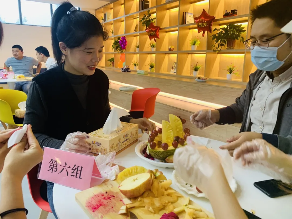 猜燈謎、拼果盤，中原工業設計城的這場迎國慶中秋雙節活動氛圍濃