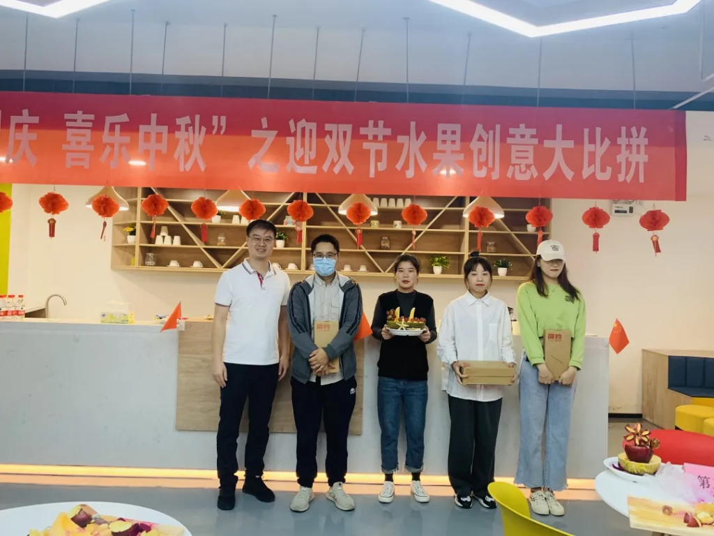 猜燈謎、拼果盤，中原工業設計城的這場迎國慶中秋雙節活動氛圍濃