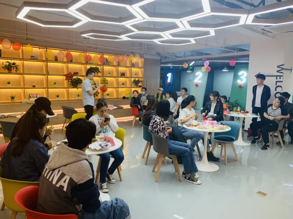 猜燈謎、拼果盤，中原工業設計城的這場迎國慶中秋雙節活動氛圍濃