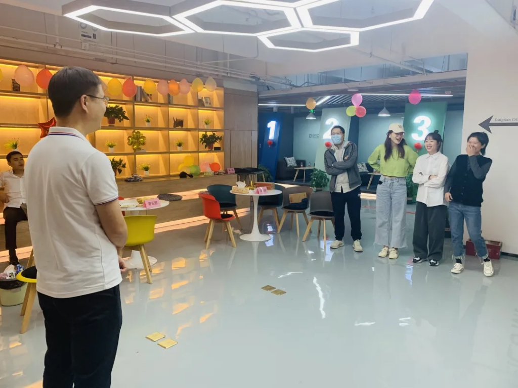 猜燈謎、拼果盤，中原工業設計城的這場迎國慶中秋雙節活動氛圍濃