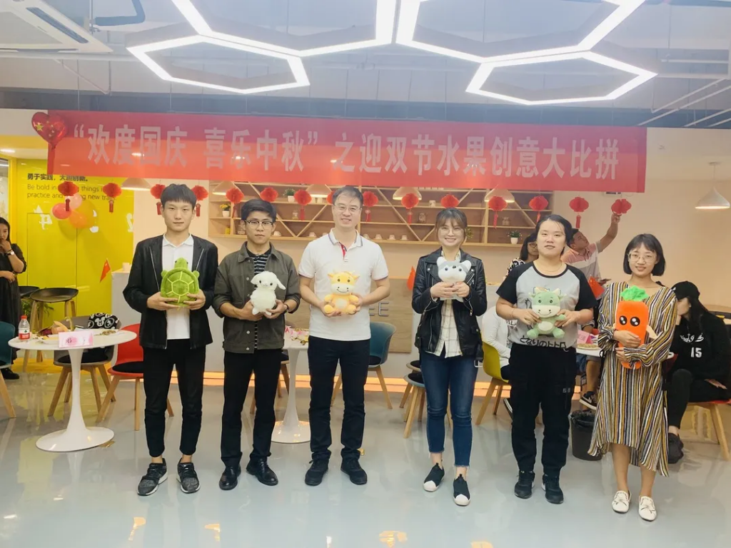 猜燈謎、拼果盤，中原工業設計城的這場迎國慶中秋雙節活動氛圍濃