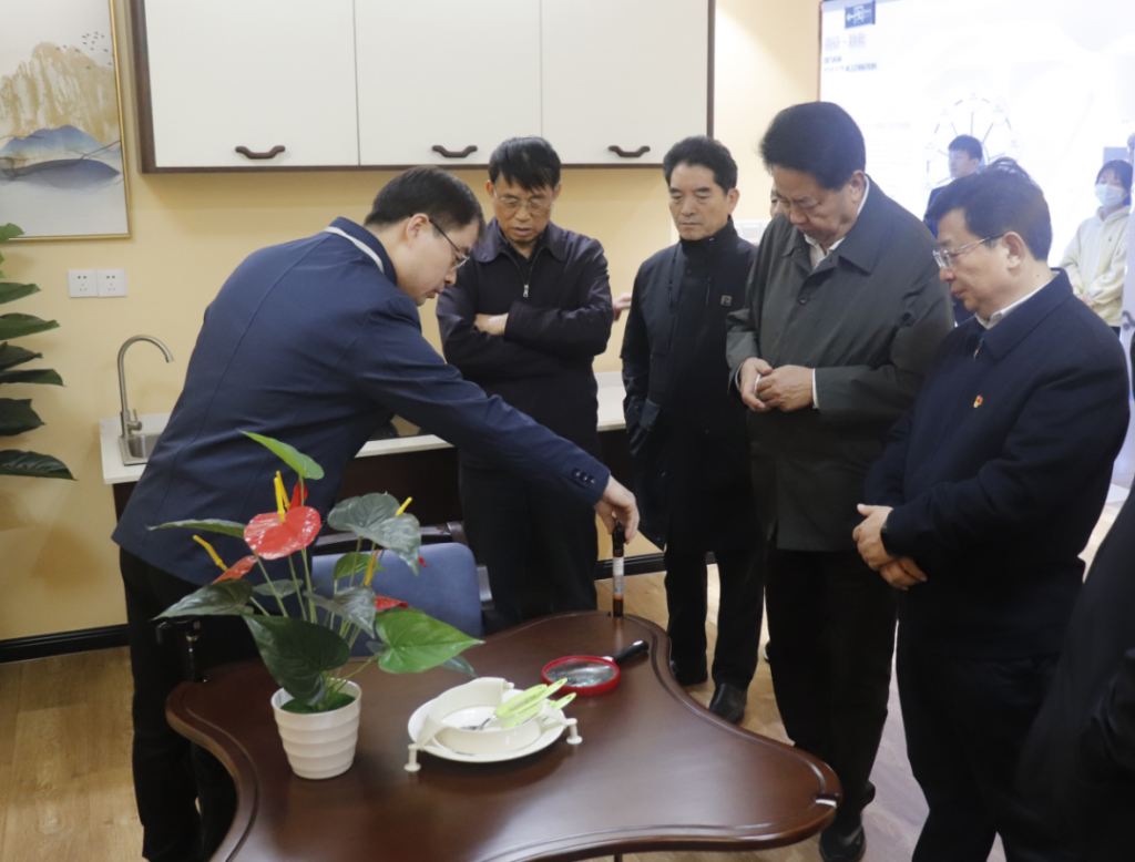 省老促會會長劉春良一行蒞臨設計城參觀調研，市長徐衣顯陪同調研