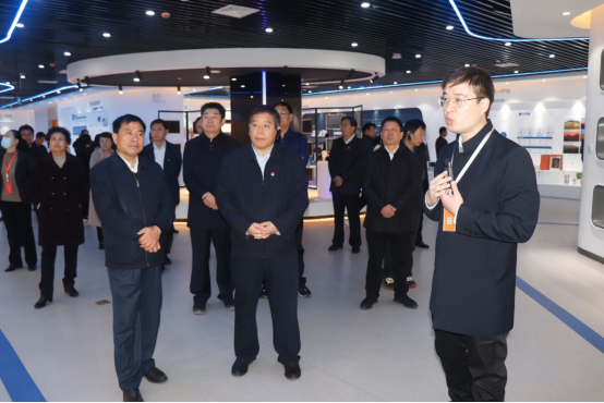 駐鶴壁市全國、省人大代表蒞臨中原工業設計城視察