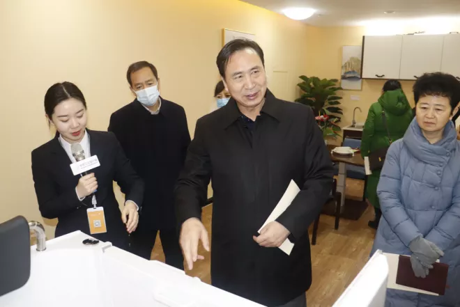 焦作市十三屆人大代表解放區代表團一行 蒞臨設計城參觀考察