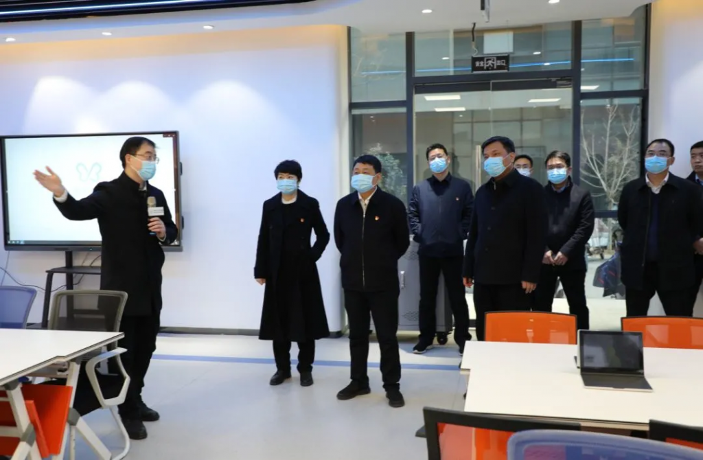 孟州市委書記盧和平一行蒞臨中原工業設計城調研