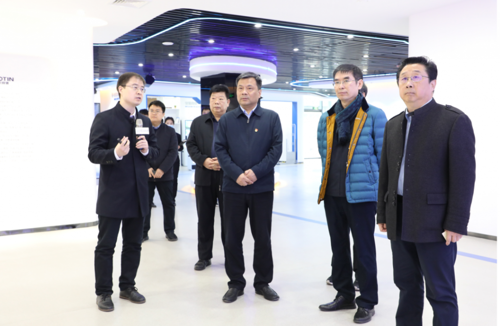 河南大學(xué)資產(chǎn)經(jīng)營(yíng)有限公司黨總支書記、董事長(zhǎng)王恒兵一行蒞臨設(shè)計(jì)城參觀考察