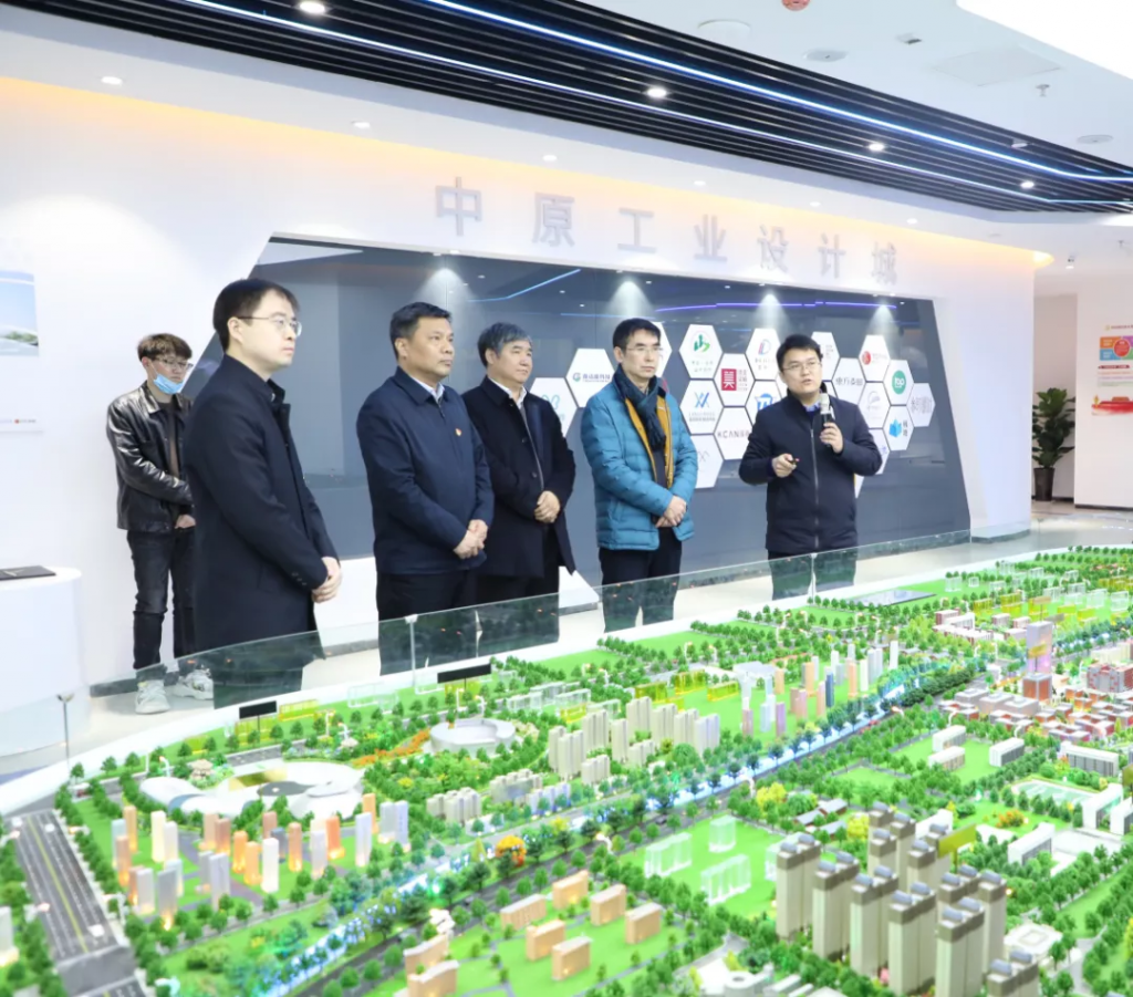 河南大學(xué)資產(chǎn)經(jīng)營(yíng)有限公司黨總支書記、董事長(zhǎng)王恒兵一行蒞臨設(shè)計(jì)城參觀考察