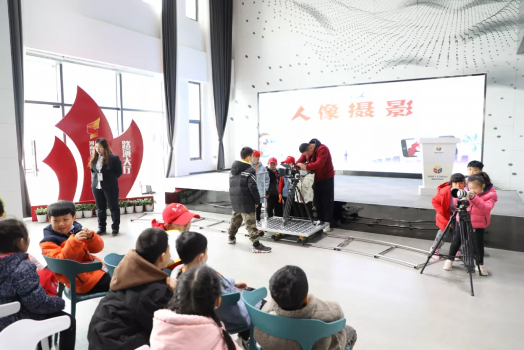 中原工業設計城舉辦小學生研學活動：走進設計“圈”，感受設計奧妙