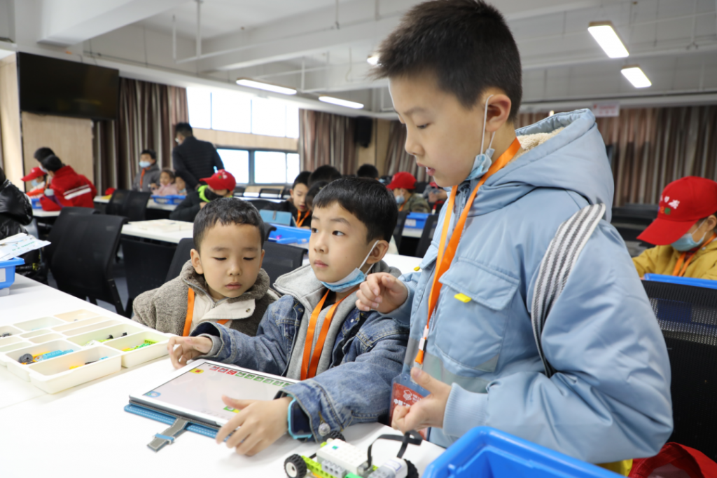 中原工業設計城舉辦小學生研學活動：走進設計“圈”，感受設計奧妙