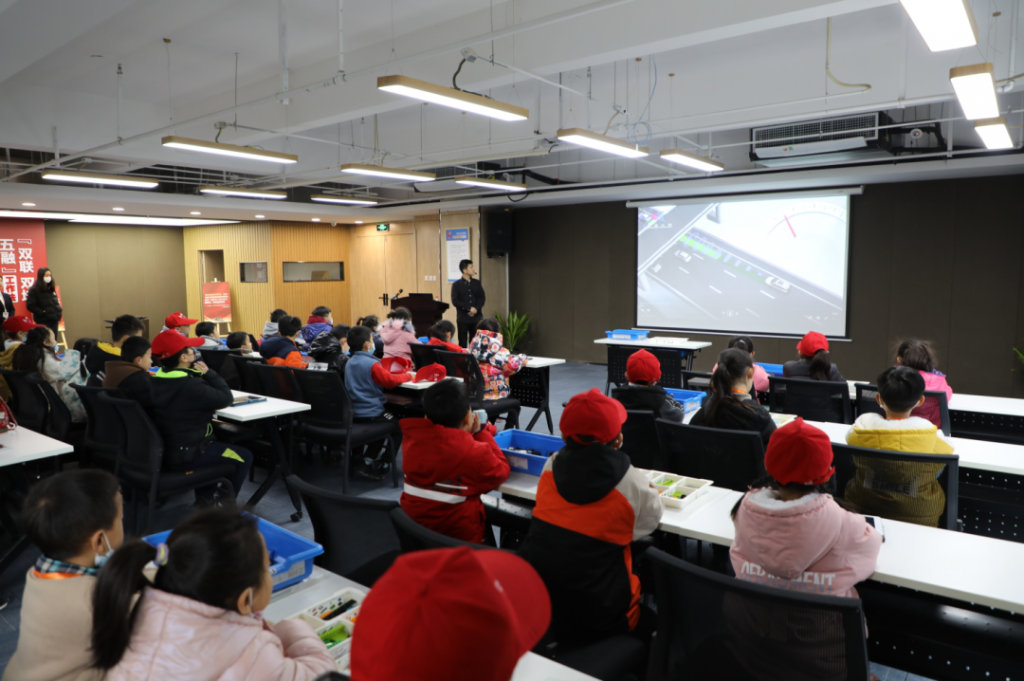 中原工業設計城舉辦小學生研學活動：走進設計“圈”，感受設計奧妙