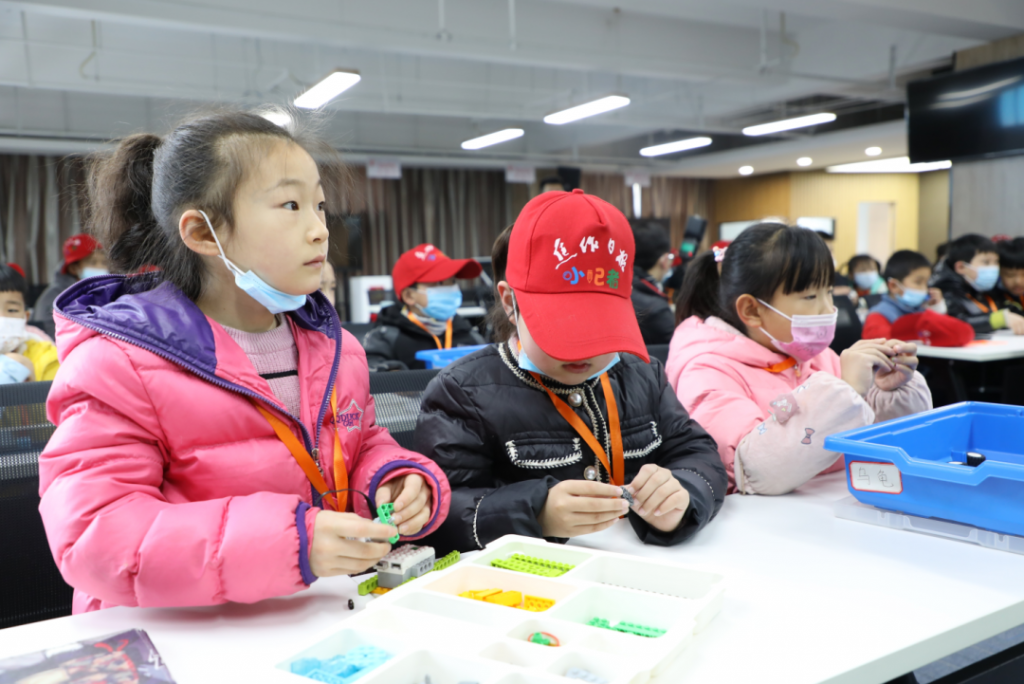 中原工業設計城舉辦小學生研學活動：走進設計“圈”，感受設計奧妙