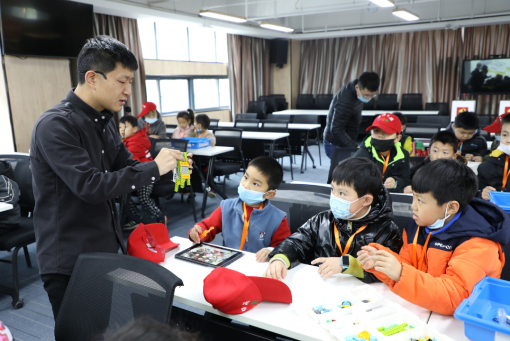 中原工業設計城舉辦小學生研學活動：走進設計“圈”，感受設計奧妙