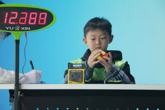 指尖競速—焦作市首屆ICA魔方段位認證考試在中原工業設計城成功舉辦