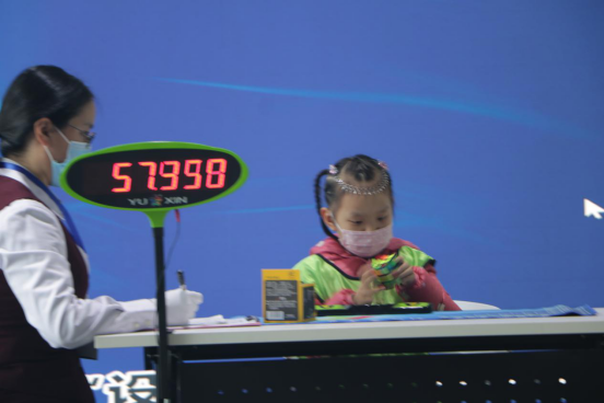 指尖競速—焦作市首屆ICA魔方段位認證考試在中原工業設計城成功舉辦