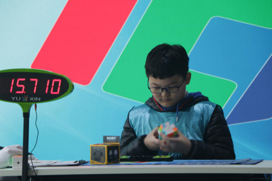 指尖競速—焦作市首屆ICA魔方段位認證考試在中原工業設計城成功舉辦