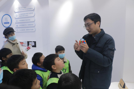 指尖競速—焦作市首屆ICA魔方段位認證考試在中原工業設計城成功舉辦