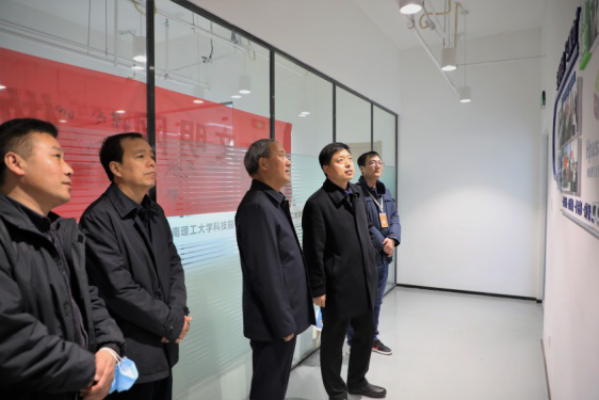 市領導蒞臨設計城調研新的社會階層人士實踐創新基地建設情況