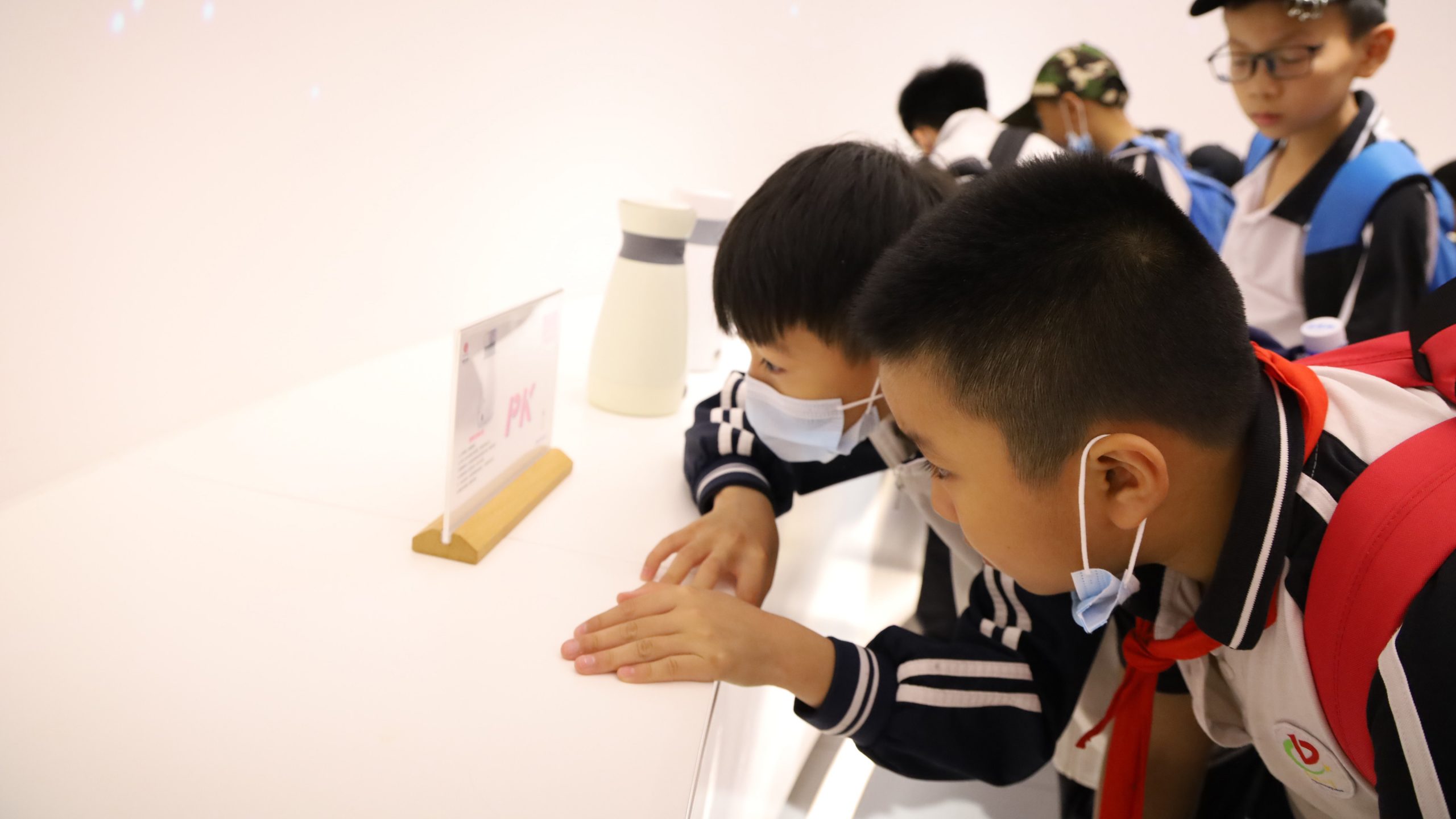 00名小學生“沸騰”了，在我城來一場創意紛呈的工業研學之旅"