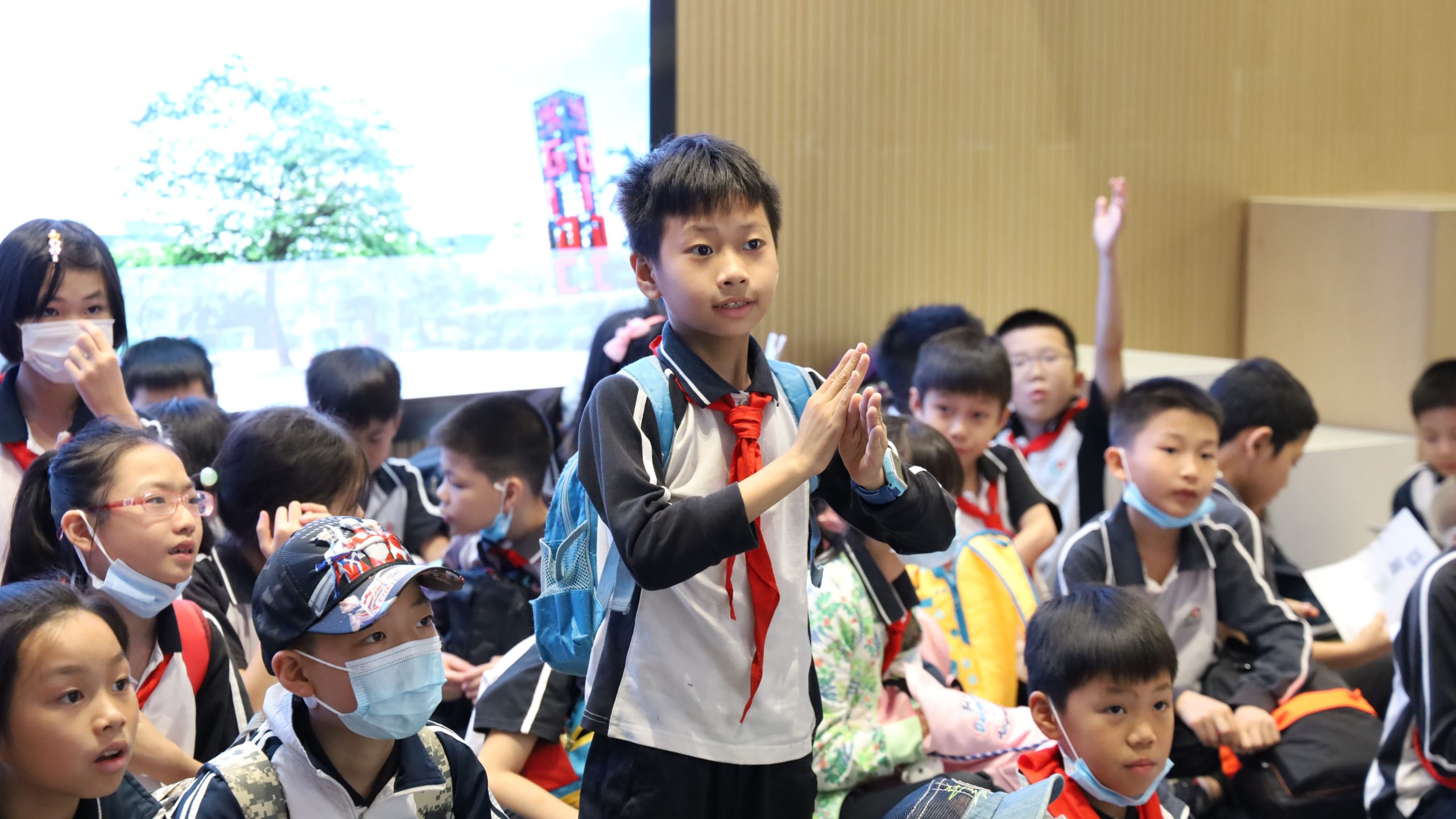 00名小學生“沸騰”了，在我城來一場創意紛呈的工業研學之旅"