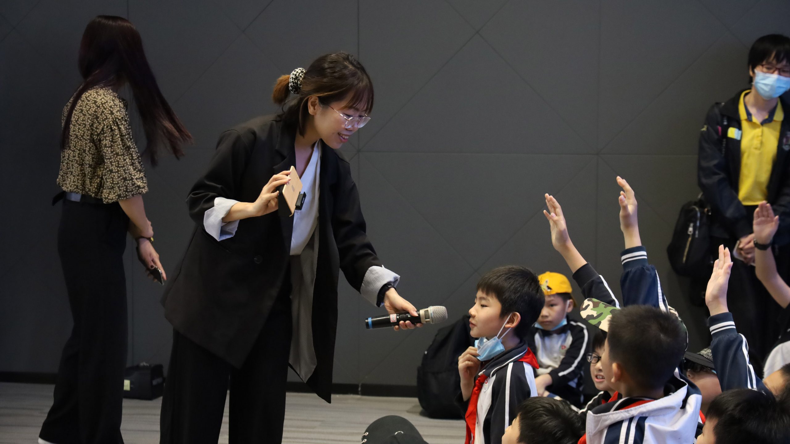 00名小學生“沸騰”了，在我城來一場創意紛呈的工業研學之旅"