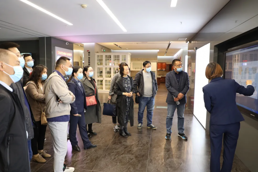 中原工業設計城—“前行者輕創匯”沙龍活動走進國家級工業設計中心