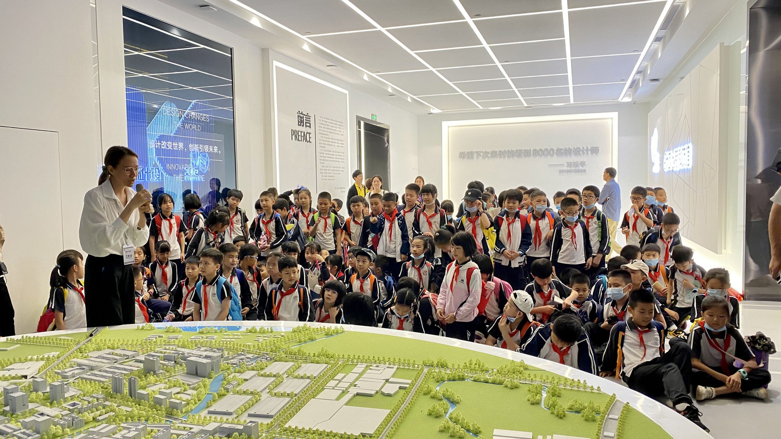 00名小學生“沸騰”了，在我城來一場創意紛呈的工業研學之旅"