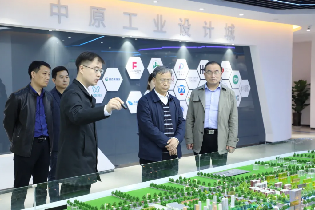 洛陽市工信局黨組成員、副局長李君一行蒞臨中原工業設計城參觀考察