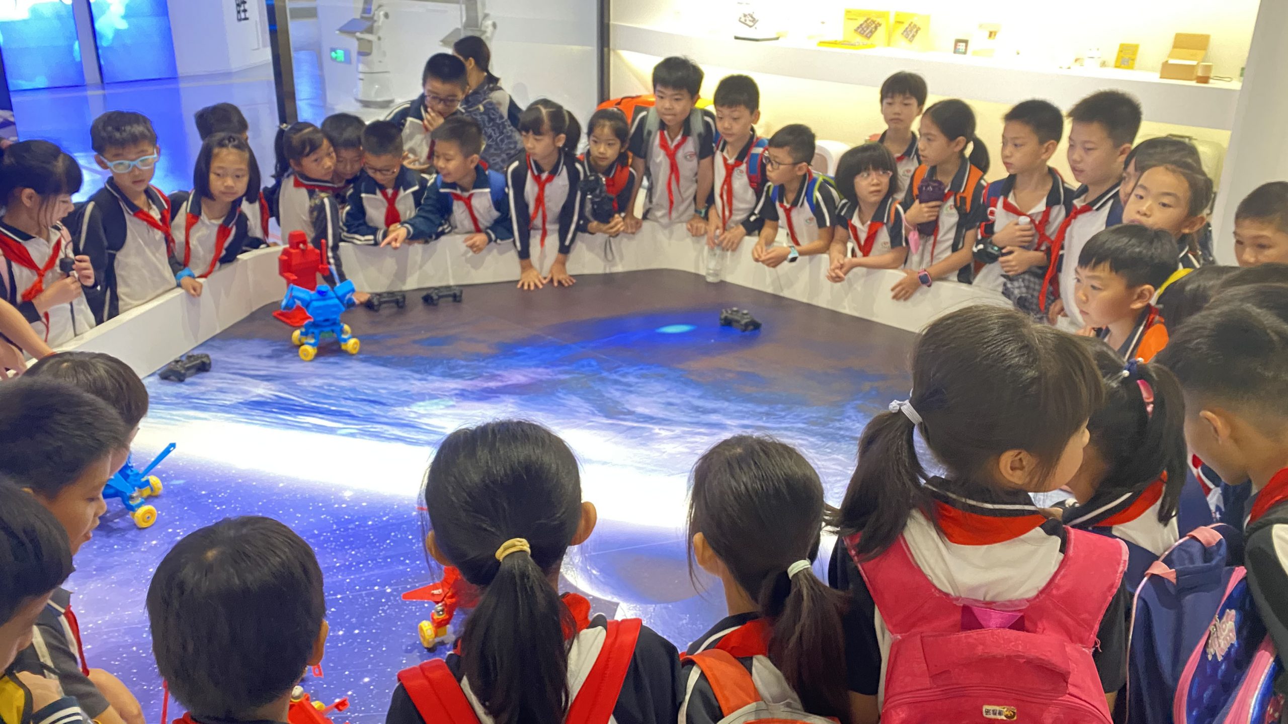 00名小學生“沸騰”了，在我城來一場創意紛呈的工業研學之旅"