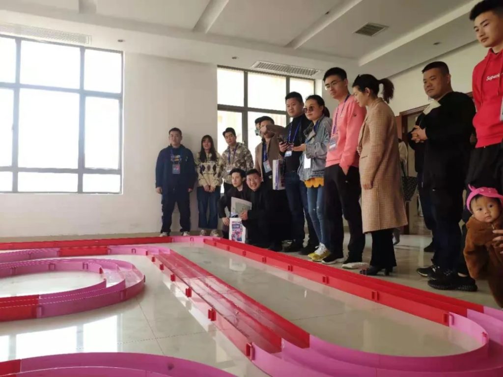 00余名省內(nèi)外校長(zhǎng)齊聚設(shè)計(jì)小鎮(zhèn)，為這一大動(dòng)作···"