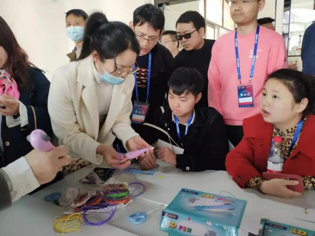 00余名省內(nèi)外校長(zhǎng)齊聚設(shè)計(jì)小鎮(zhèn)，為這一大動(dòng)作···"