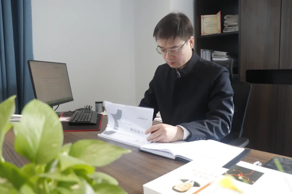 媒體專訪丨加快實現“25311”目標一把手訪談 --中原工業設計城