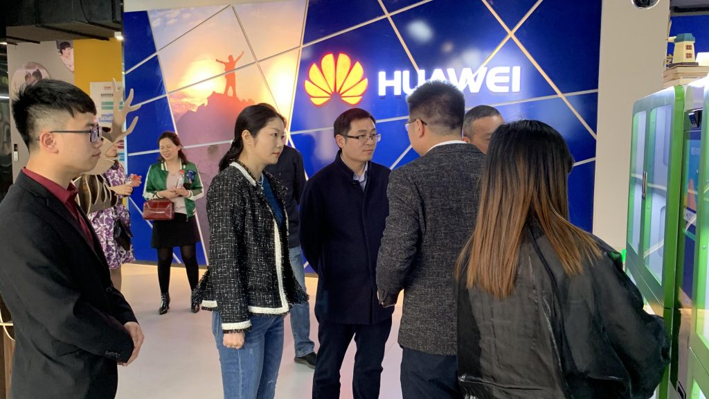 省社科聯副主席李方明調研中部教裝城