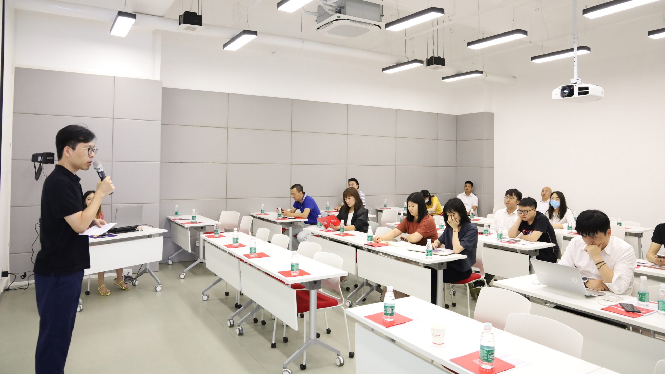 擦出中韓設計火花，中韓設計順德中心公益講座在設計城舉行