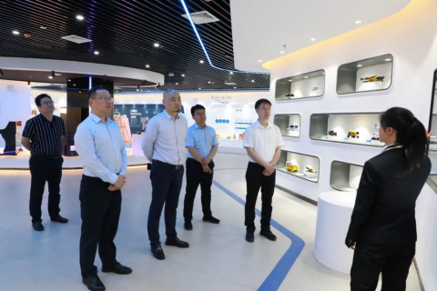 中鐵融信領導一行到訪中原工業設計城參觀考察