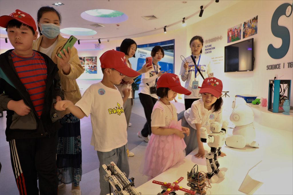 設計城第二屆社會開放日拉開帷幕，市民游客新奇體驗大呼“過癮”