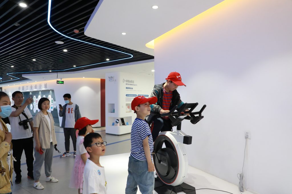 設計城第二屆社會開放日拉開帷幕，市民游客新奇體驗大呼“過癮”