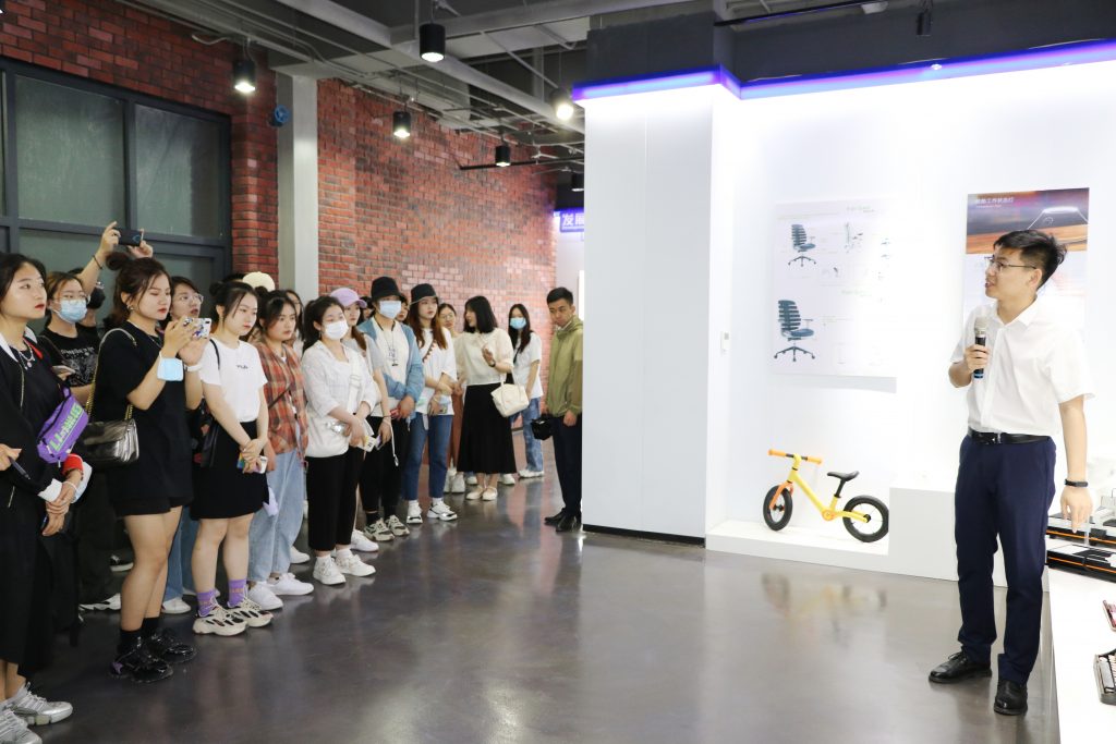 【察研觀設】山東建筑大學師生前來濟南國際創新設計產業園研學考察