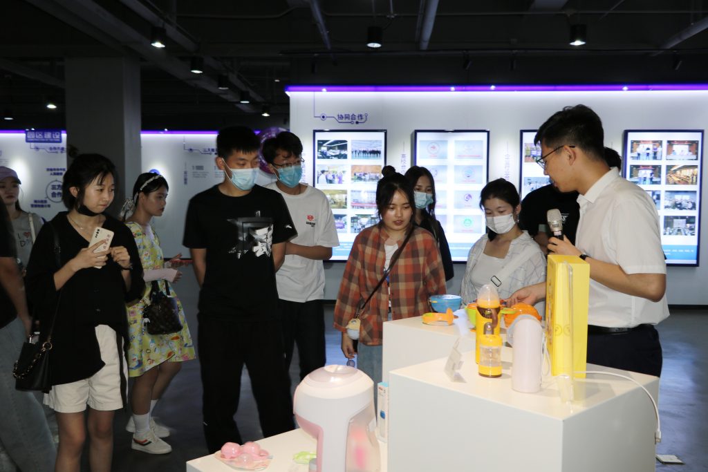 【察研觀設】山東建筑大學師生前來濟南國際創新設計產業園研學考察