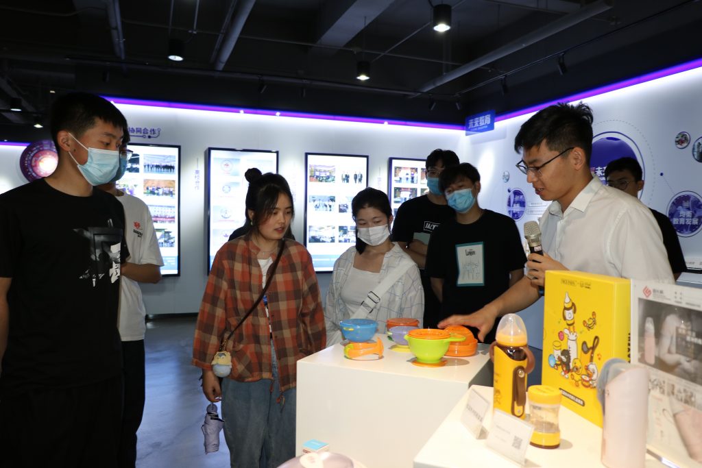 【察研觀設】山東建筑大學師生前來濟南國際創新設計產業園研學考察