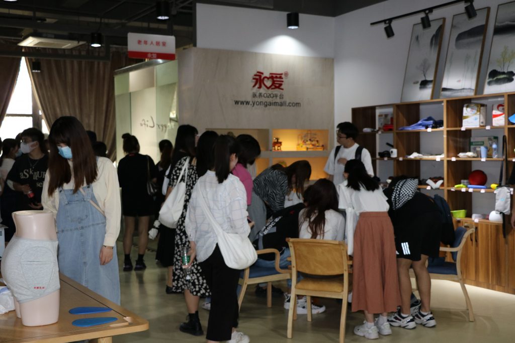 【察研觀設】山東建筑大學師生前來濟南國際創新設計產業園研學考察