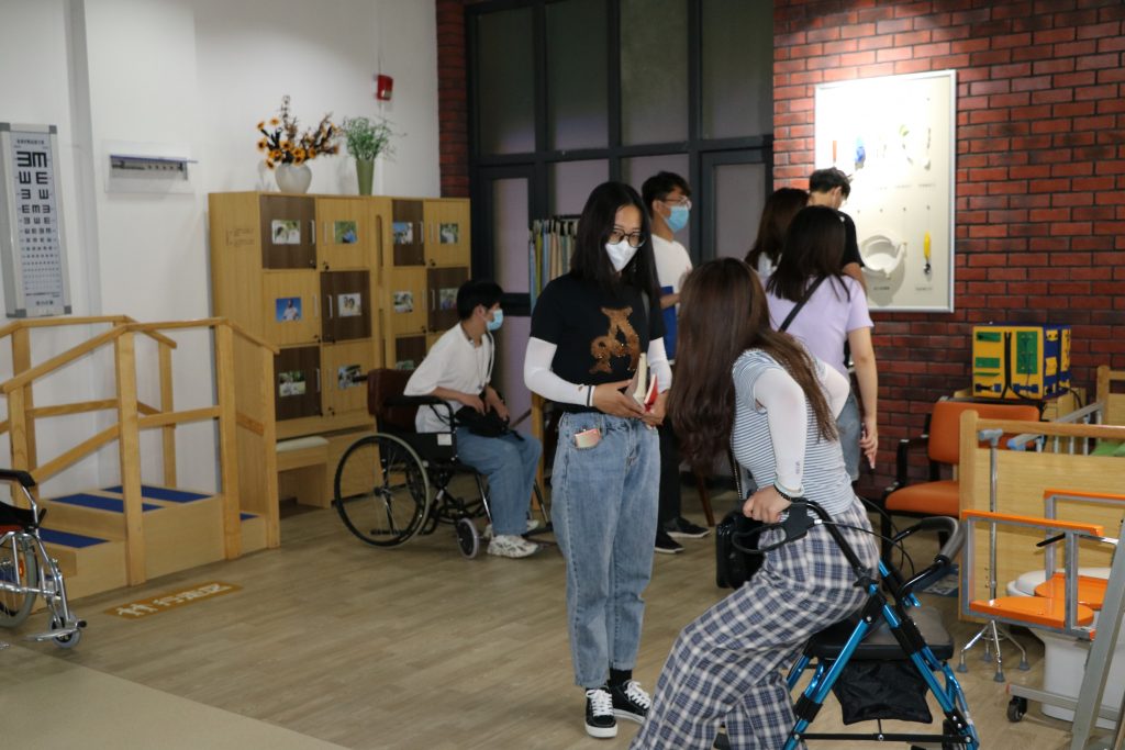 【察研觀設】山東建筑大學師生前來濟南國際創新設計產業園研學考察