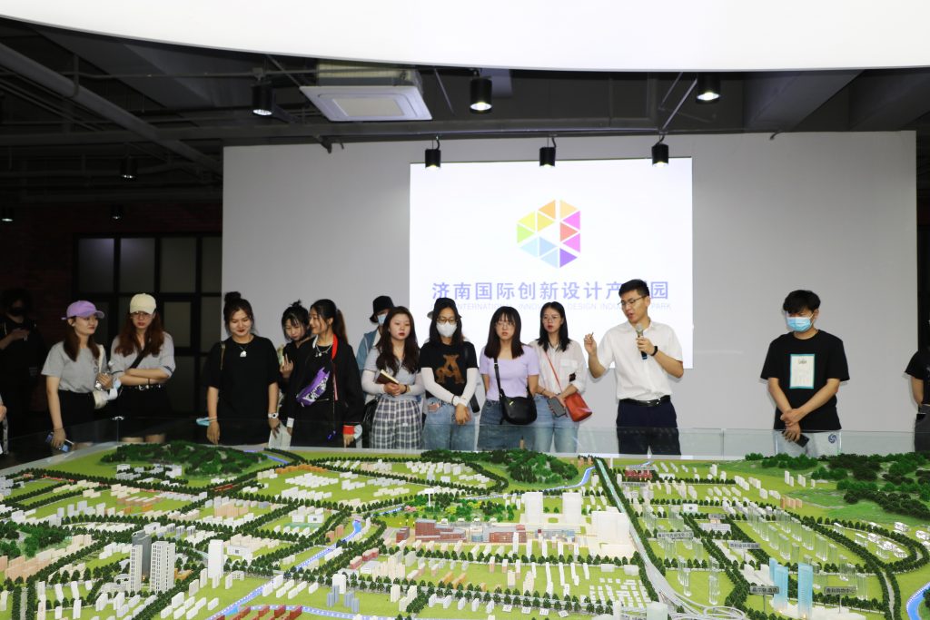 【察研觀設】山東建筑大學師生前來濟南國際創新設計產業園研學考察
