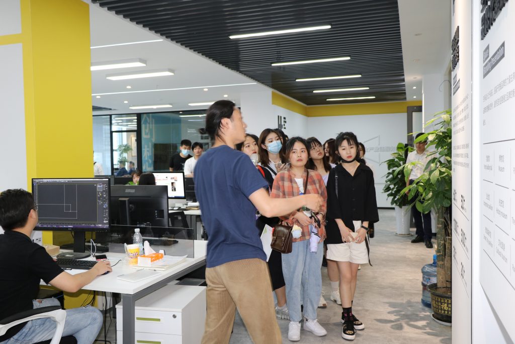 【察研觀設】山東建筑大學師生前來濟南國際創新設計產業園研學考察