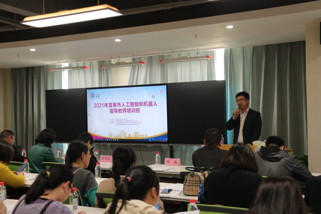 50余名人工智能教師齊聚中部教裝城，發生了啥大事？"